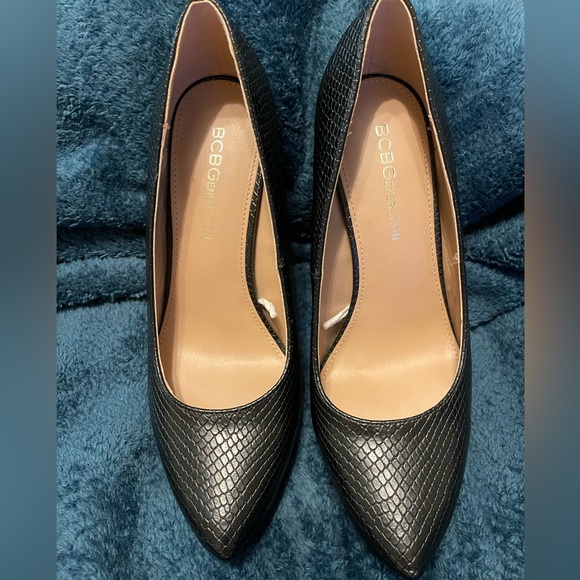 BCBGeneration Size 7 Black Pumps - Picture 2 of 9